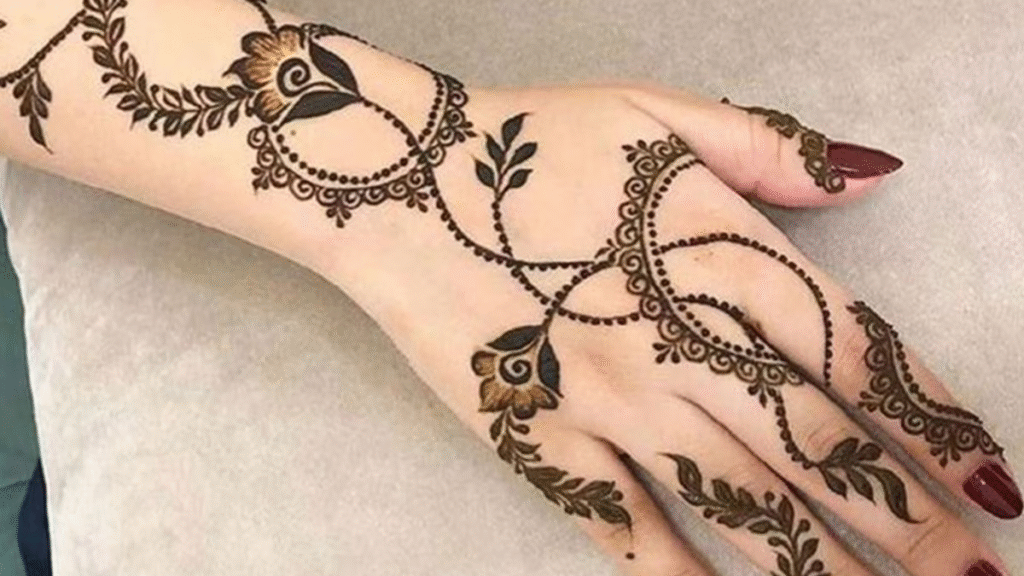 आकर्षक मेहंदी डिजाइन